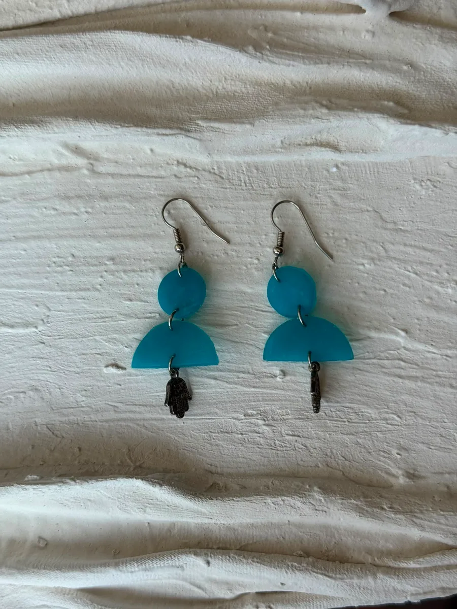 Hamsa Küpe — Lavinia Clay Design el yapımı tasarım