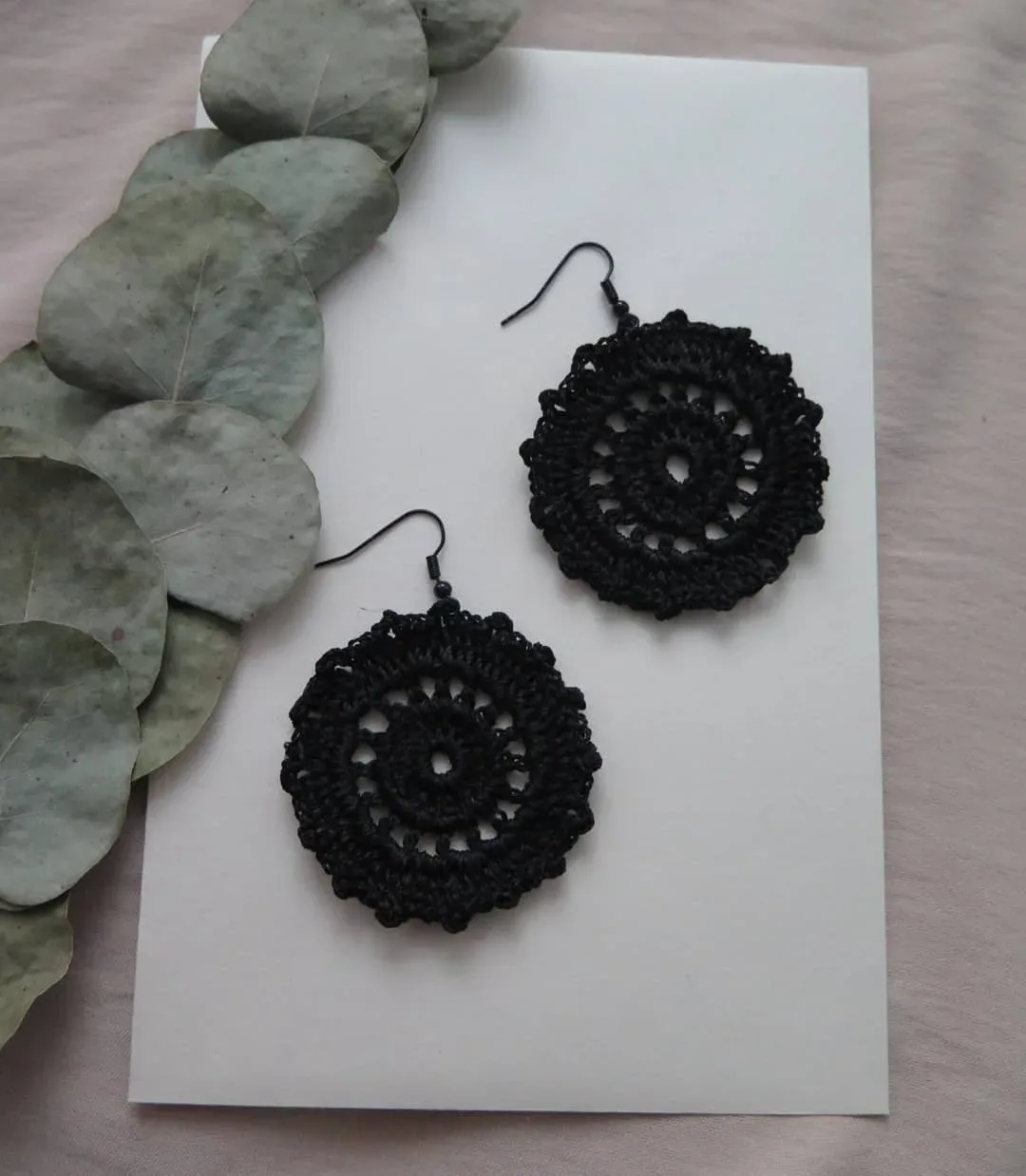 Örgü Siyah Küpe — Lavinia Clay Design el yapımı tasarım