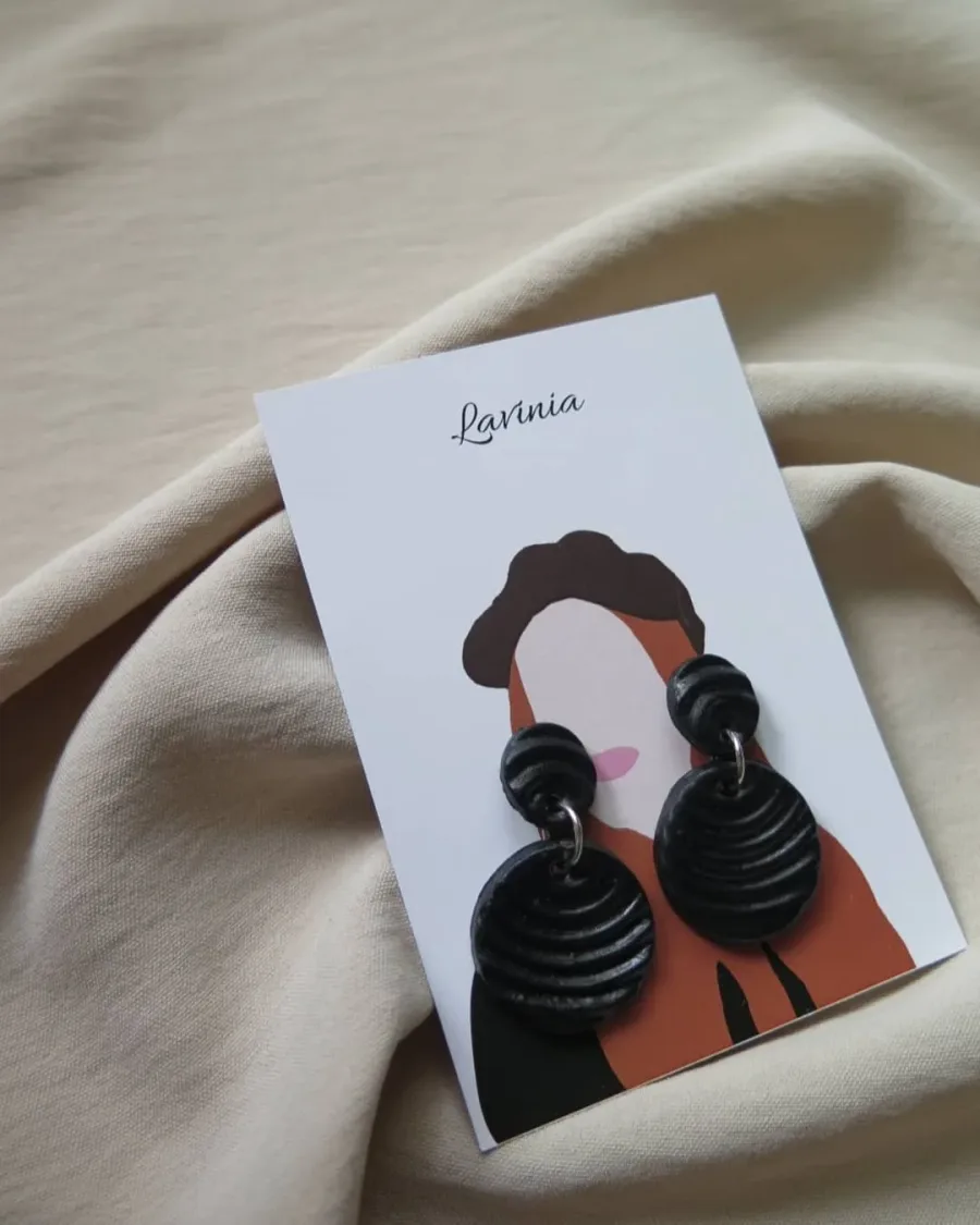 Siyah Detaylı Küpe — Lavinia Clay Design el yapımı tasarım