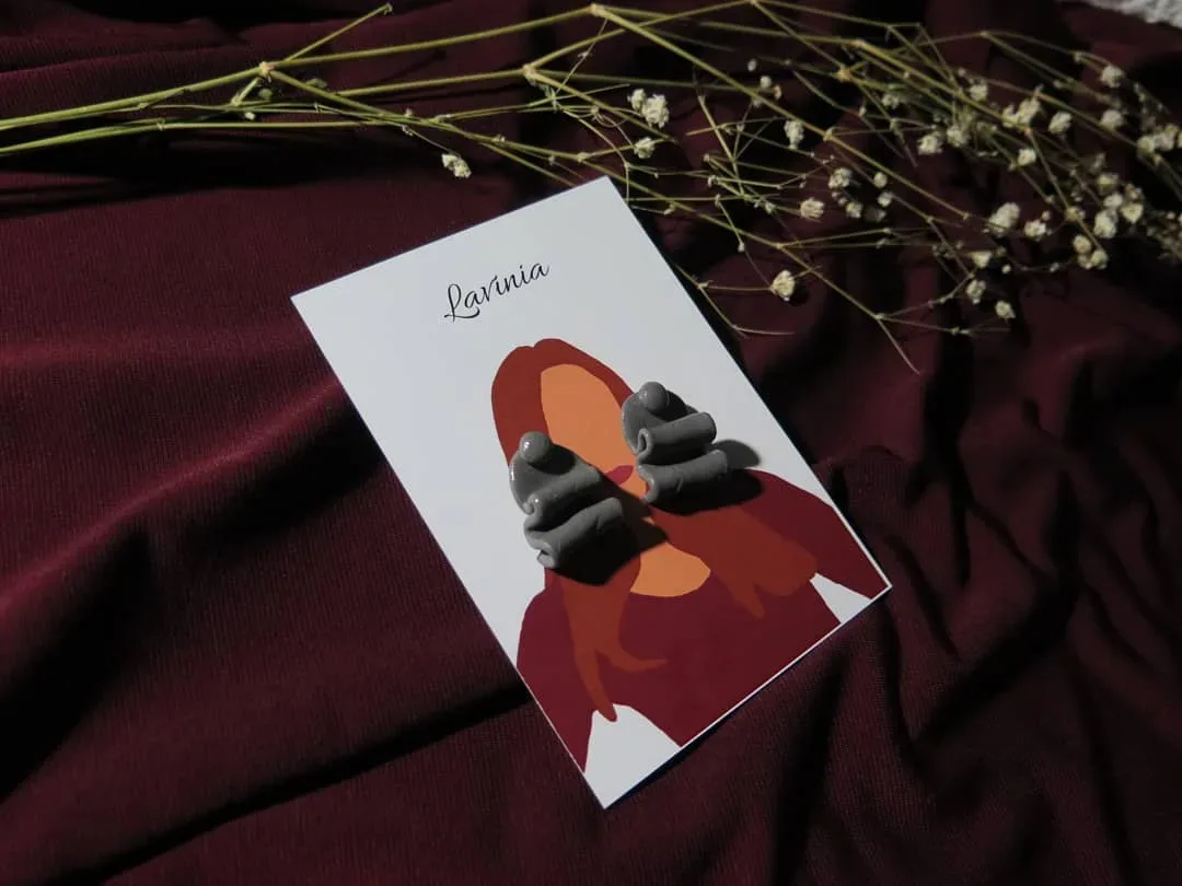 Gri Dalga Detay Küpe — Lavinia Clay Design el yapımı tasarım