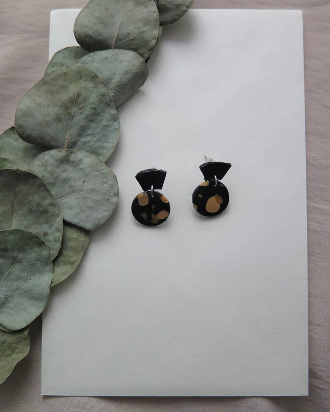 Desenli Siyah Küpe