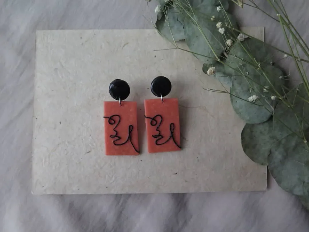Yüz Figürlü Küpe — Lavinia Clay Design el yapımı tasarım