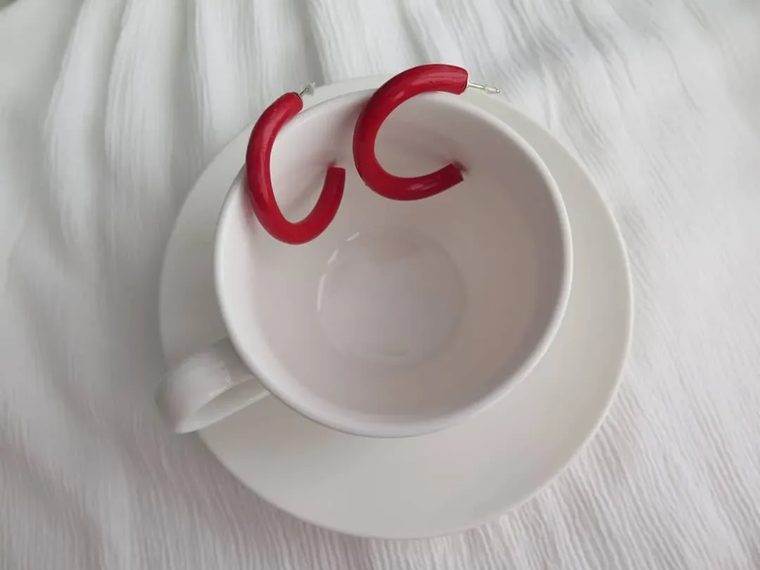 Kırmızı Halka Küpe- Orta Boy — Lavinia Clay Design el yapımı tasarım