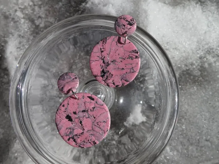 Pembe mermer deseniyle Adele Küpe Serisi — görsel 2