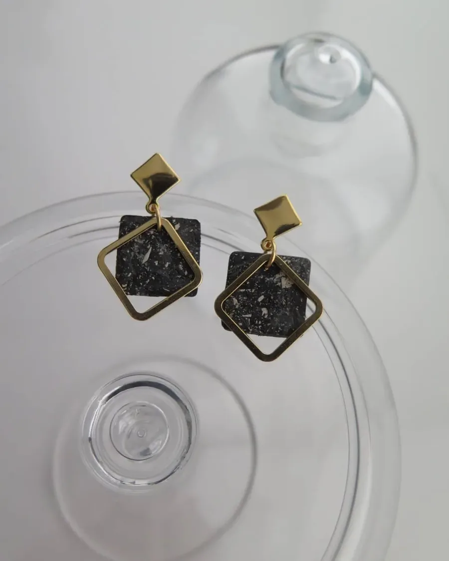 Kare Şekilli Küpe — Lavinia Clay Design el yapımı tasarım