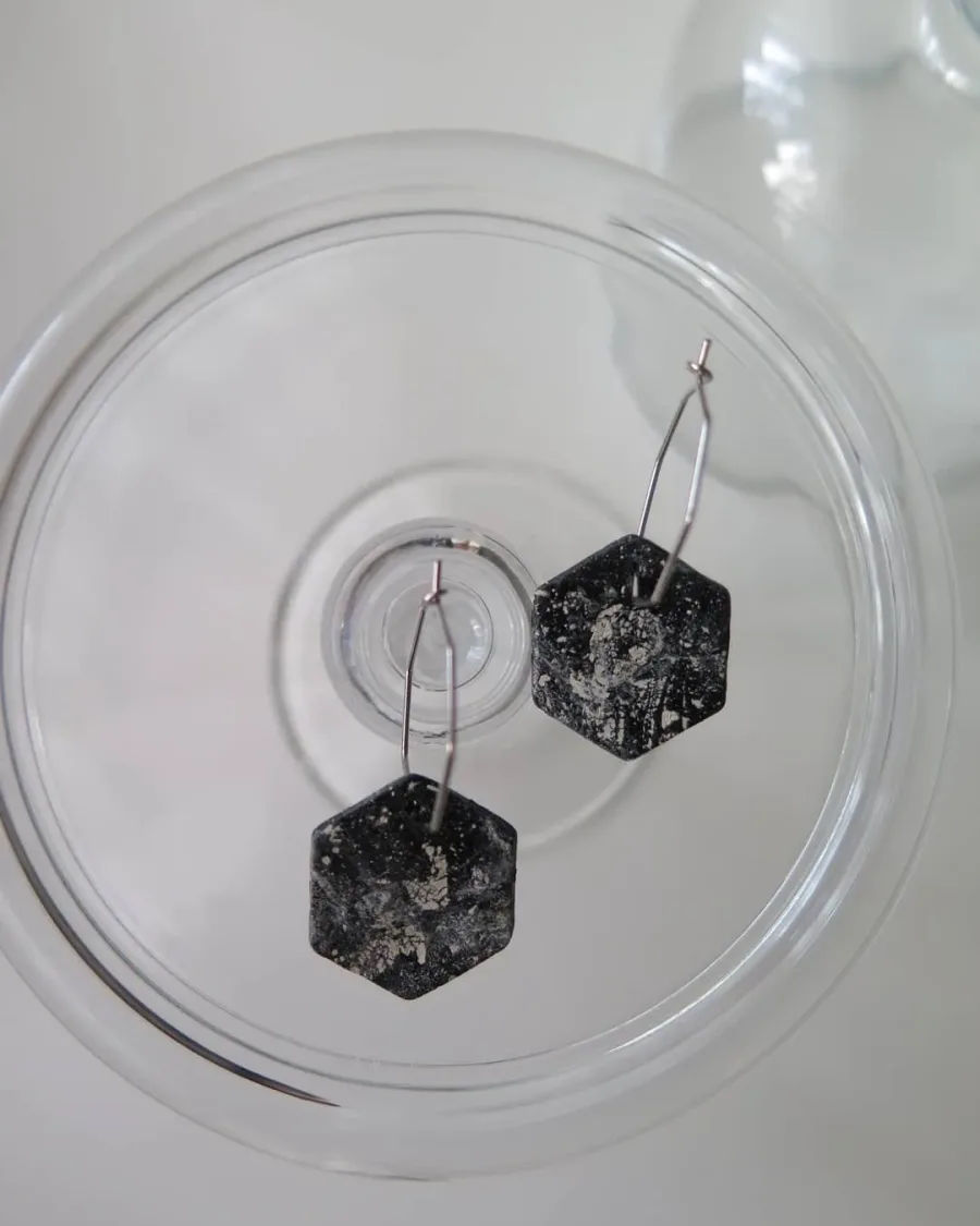 Desenli Siyah Geometrik Şekil Küpe — görsel 2