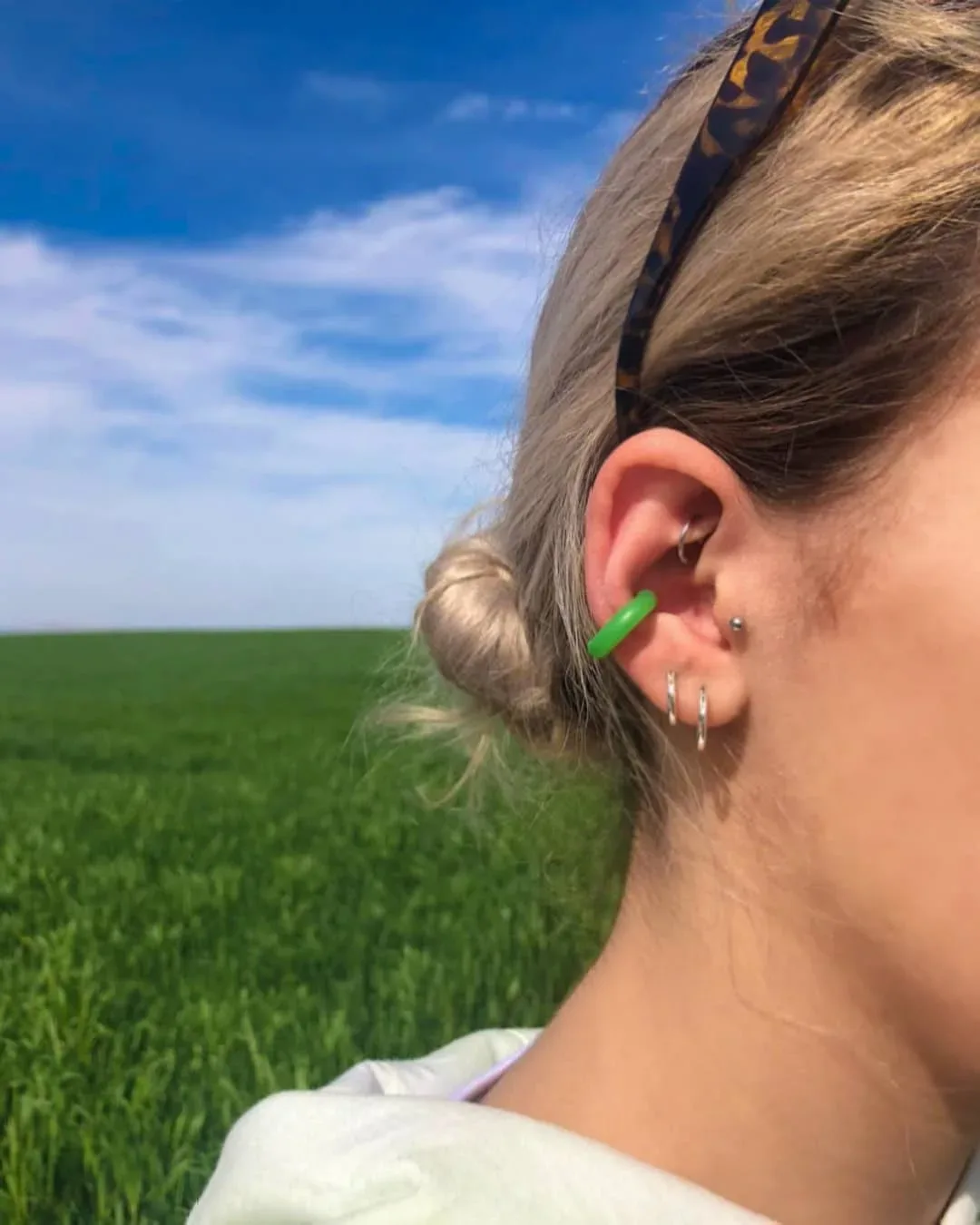 Yaza uygun rengiyle el yapımı earcuff modeli — Lavinia Clay Design el yapımı tasarım