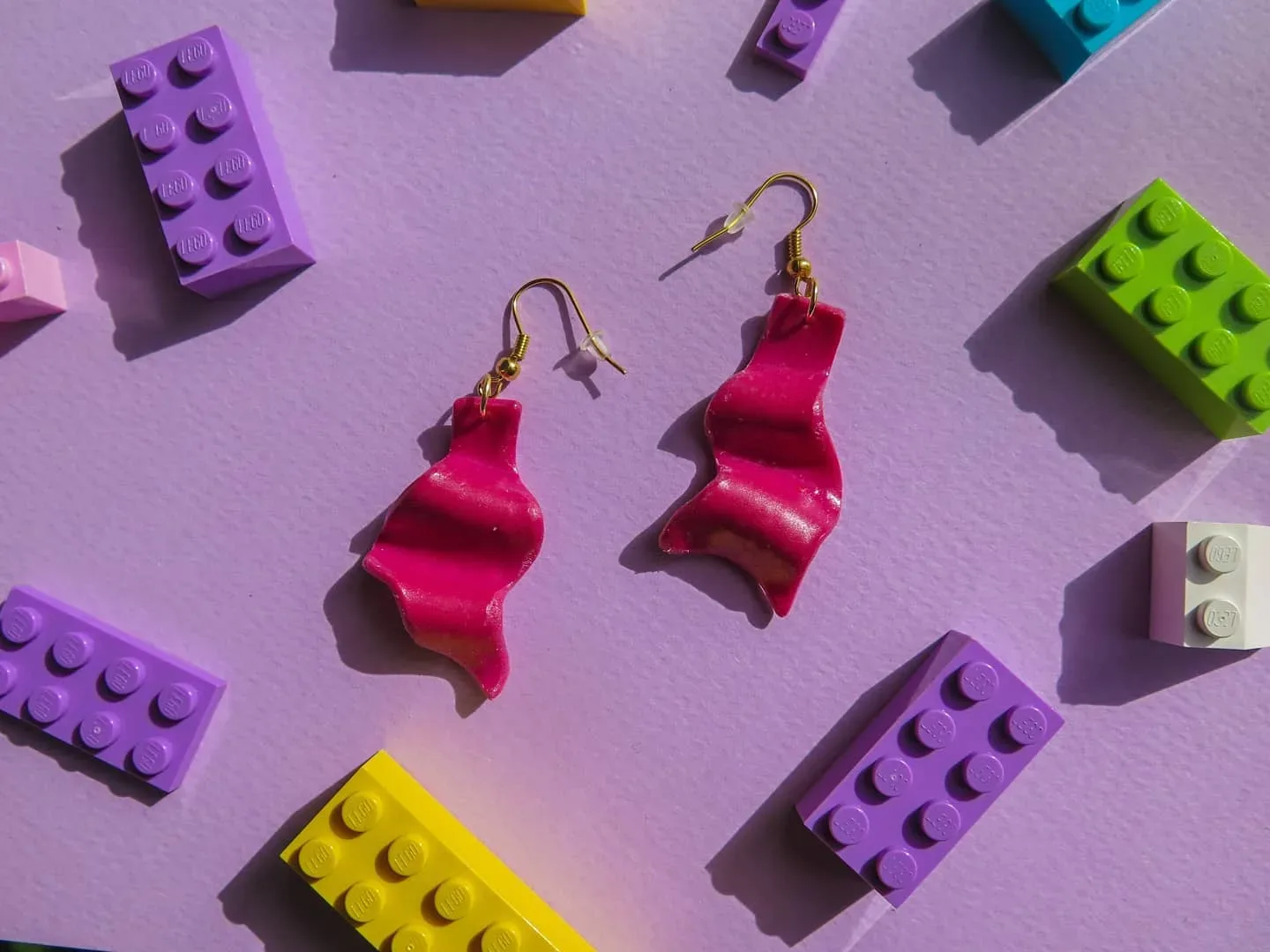 Yazlık rengiyle Vague Pembe Küpe Çifti — Lavinia Clay Design el yapımı tasarım